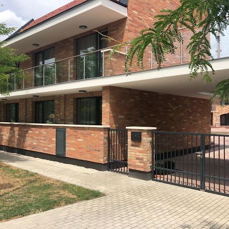 Castellum Apartmanhaz Gyula Ngoại thất bức ảnh