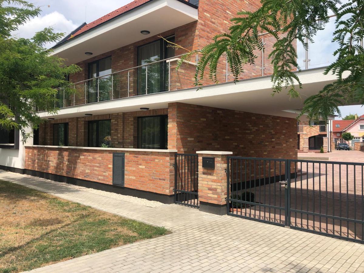 Castellum Apartmanhaz Gyula Ngoại thất bức ảnh