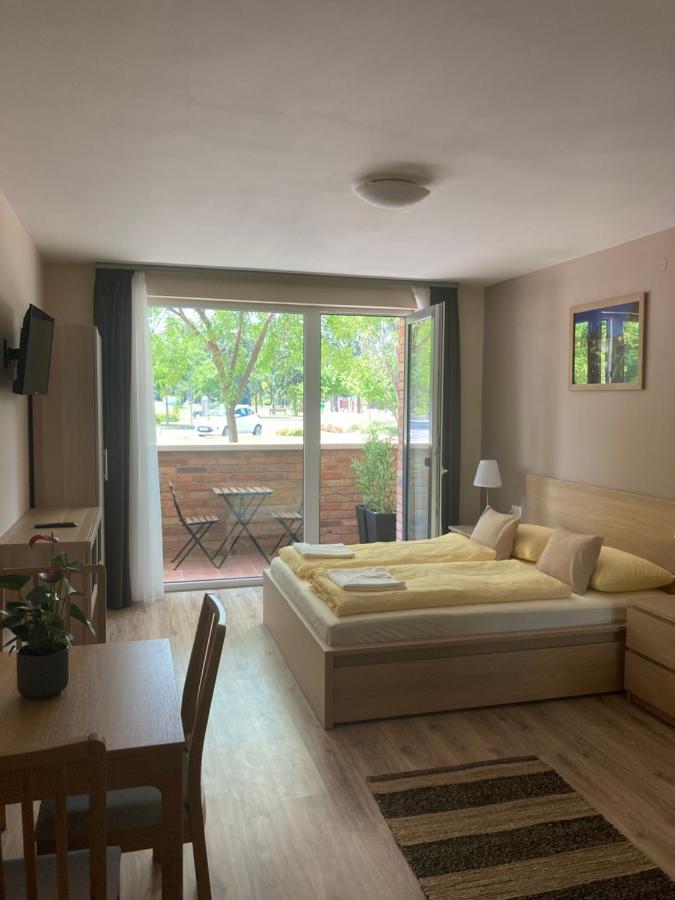 Castellum Apartmanhaz Gyula Ngoại thất bức ảnh