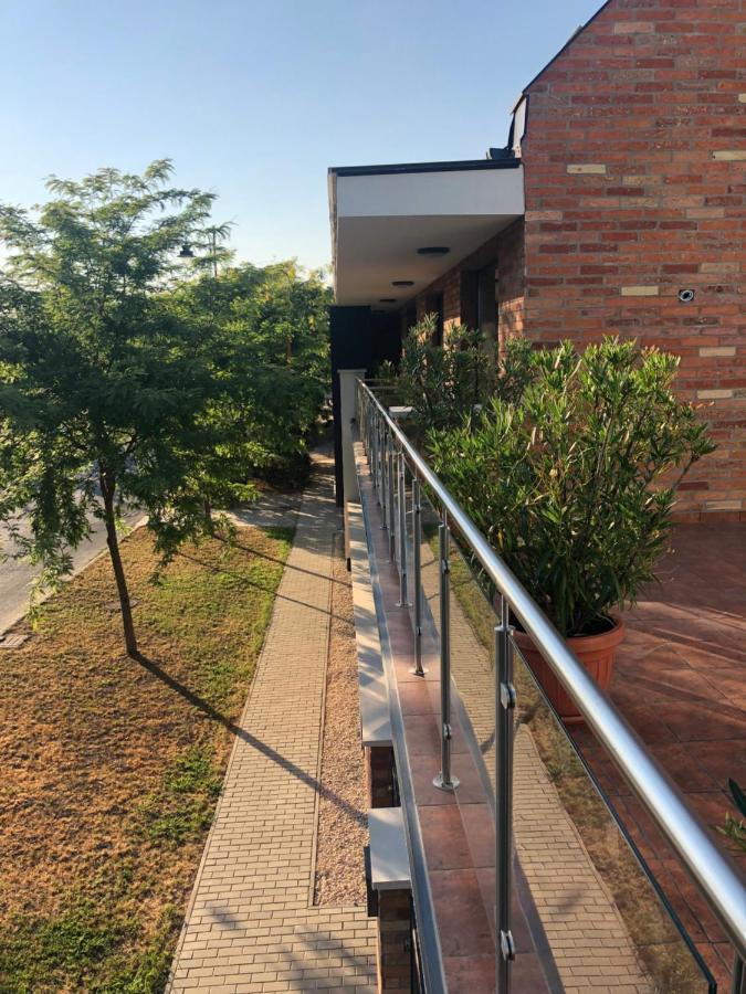 Castellum Apartmanhaz Gyula Ngoại thất bức ảnh
