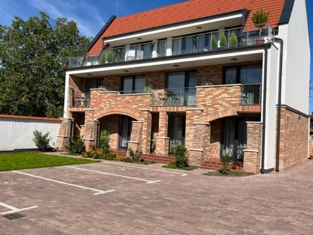 Castellum Apartmanhaz Gyula Ngoại thất bức ảnh