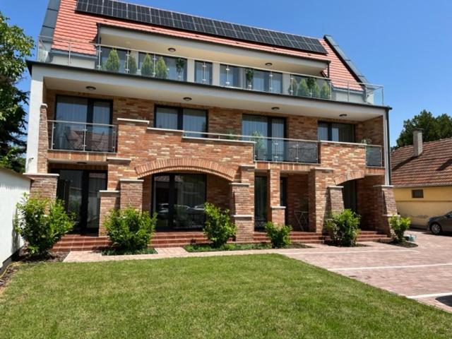 Castellum Apartmanhaz Gyula Ngoại thất bức ảnh
